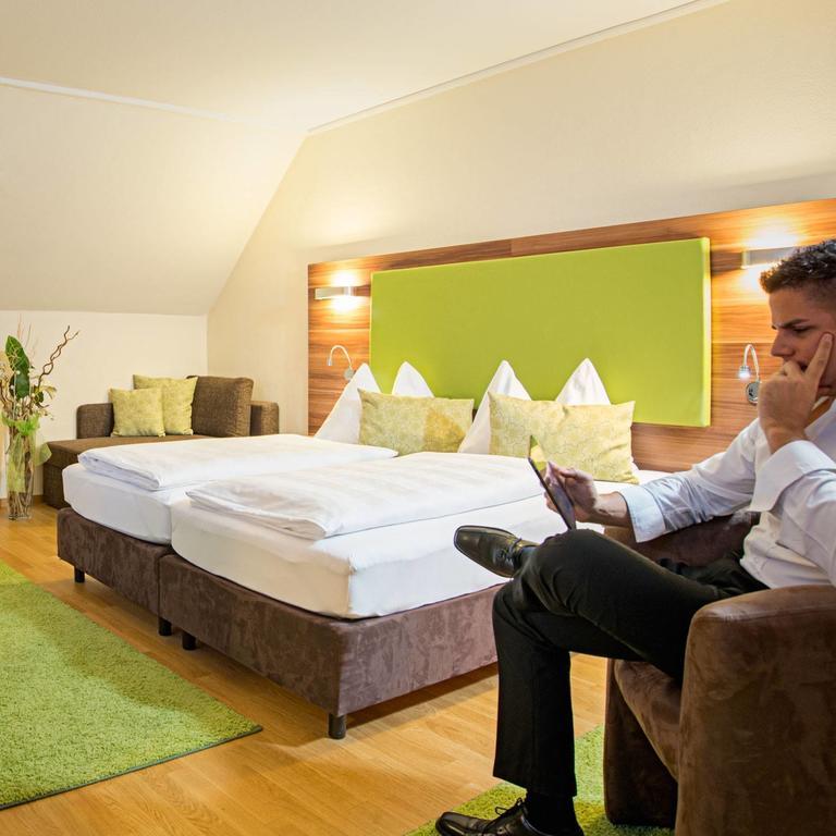 Hotel Restaurant Haeupl Seewalchen Esterno foto