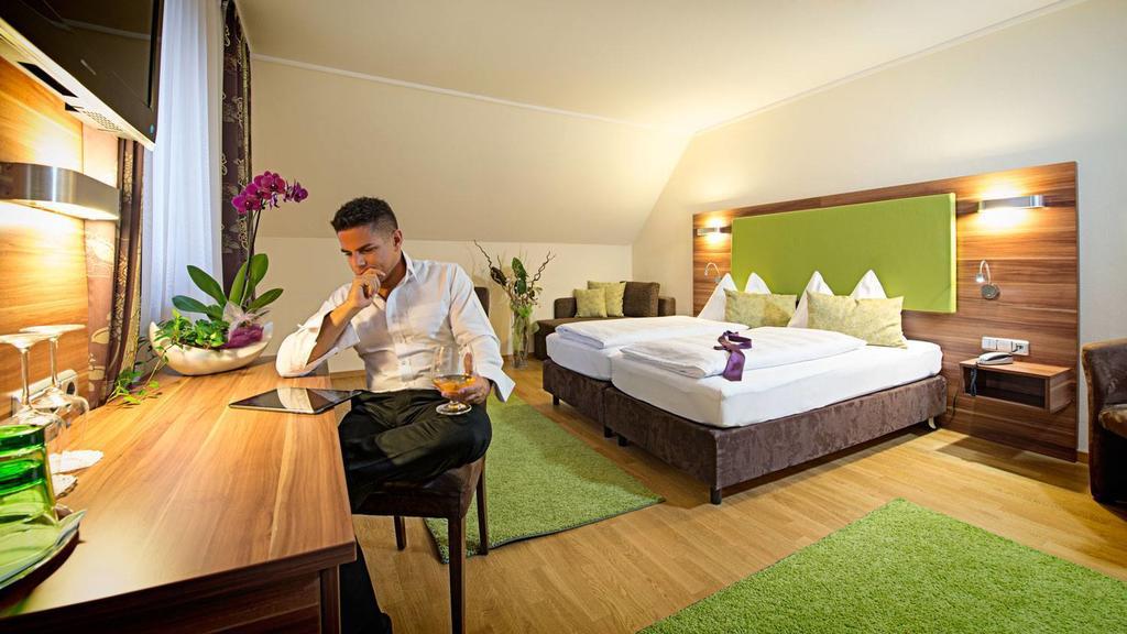 Hotel Restaurant Haeupl Seewalchen Esterno foto