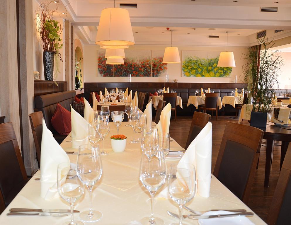 Hotel Restaurant Haeupl Seewalchen Esterno foto